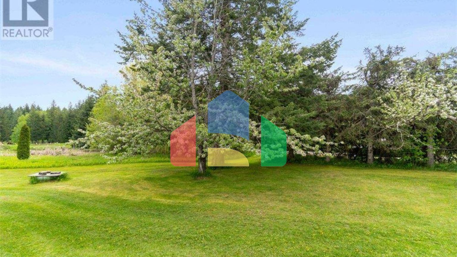 Residential - Single Family Home - Salmon Arm, Canada - Canada