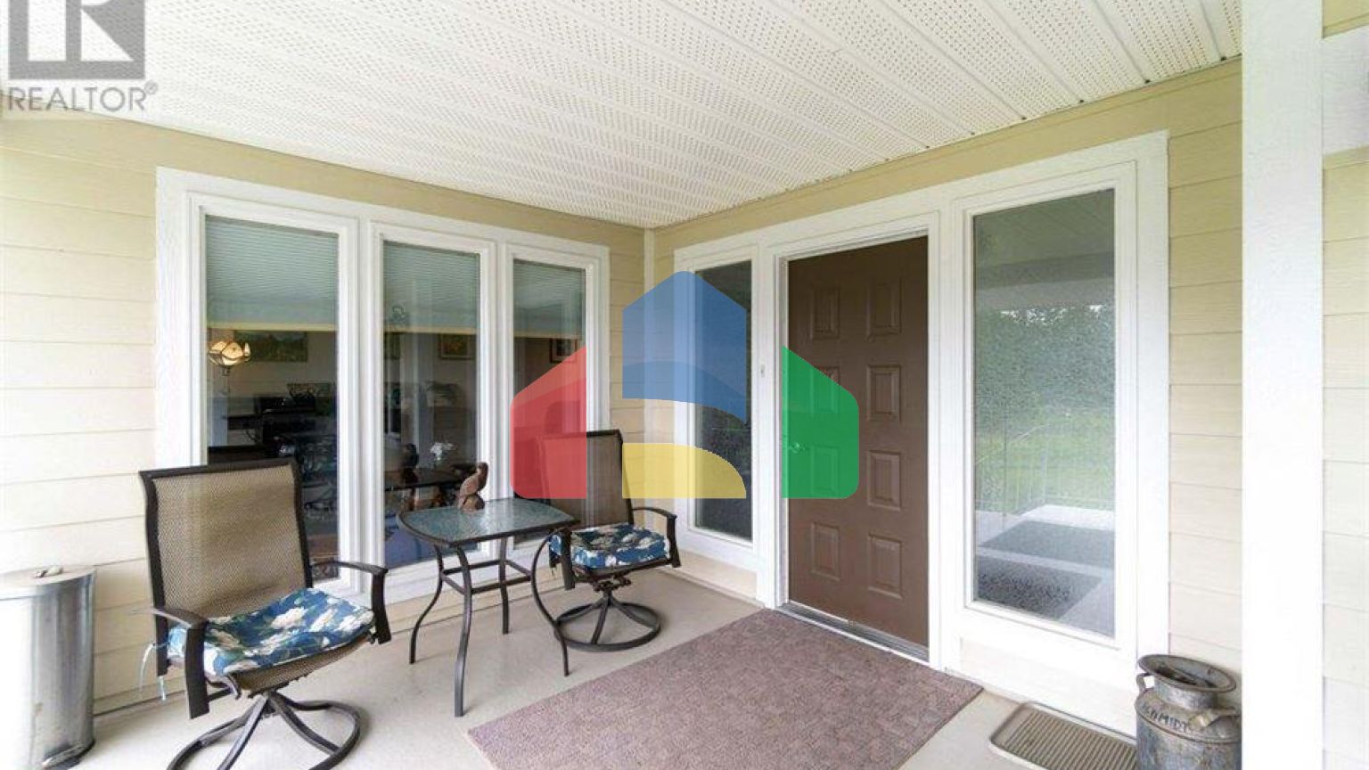 Residential - Single Family Home - Salmon Arm, Canada - Canada