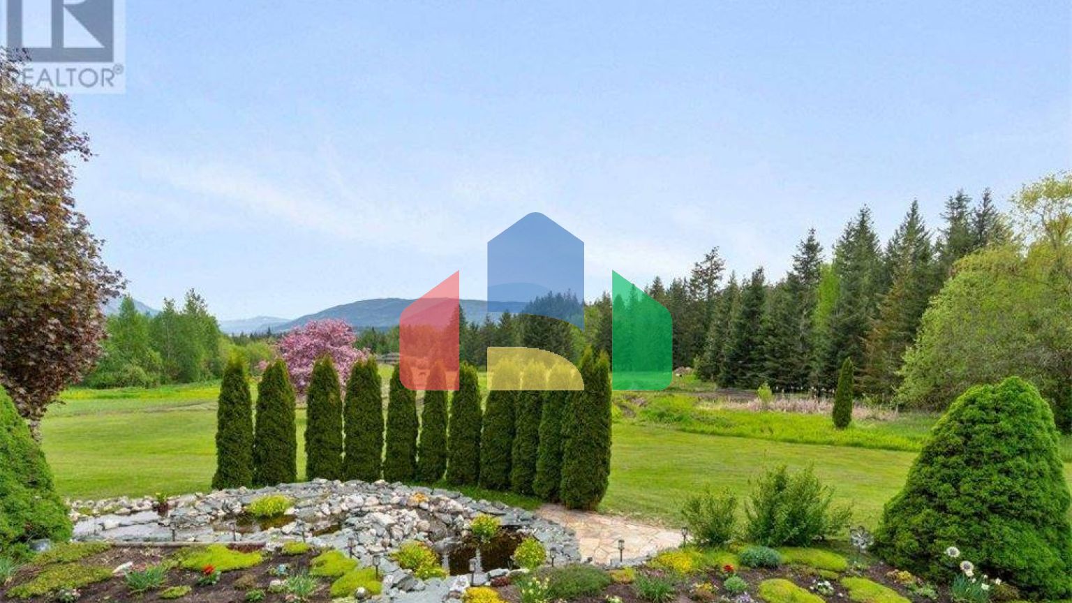 Residential - Single Family Home - Salmon Arm, Canada - Canada