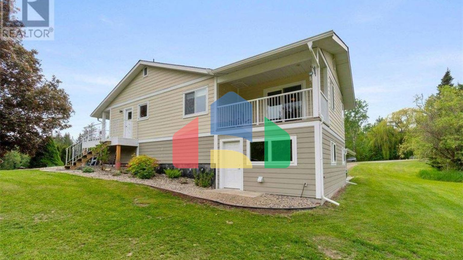 Residential - Single Family Home - Salmon Arm, Canada - Canada