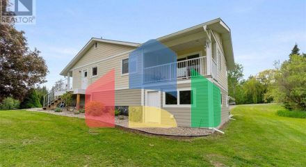 Residential - Single Family Home - Salmon Arm, Canada - Canada