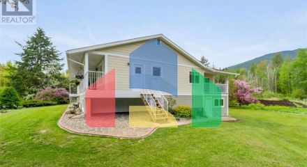 Residential - Single Family Home - Salmon Arm, Canada - Canada