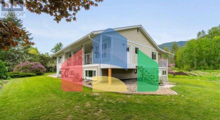 Residential - Single Family Home - Salmon Arm, Canada - Canada