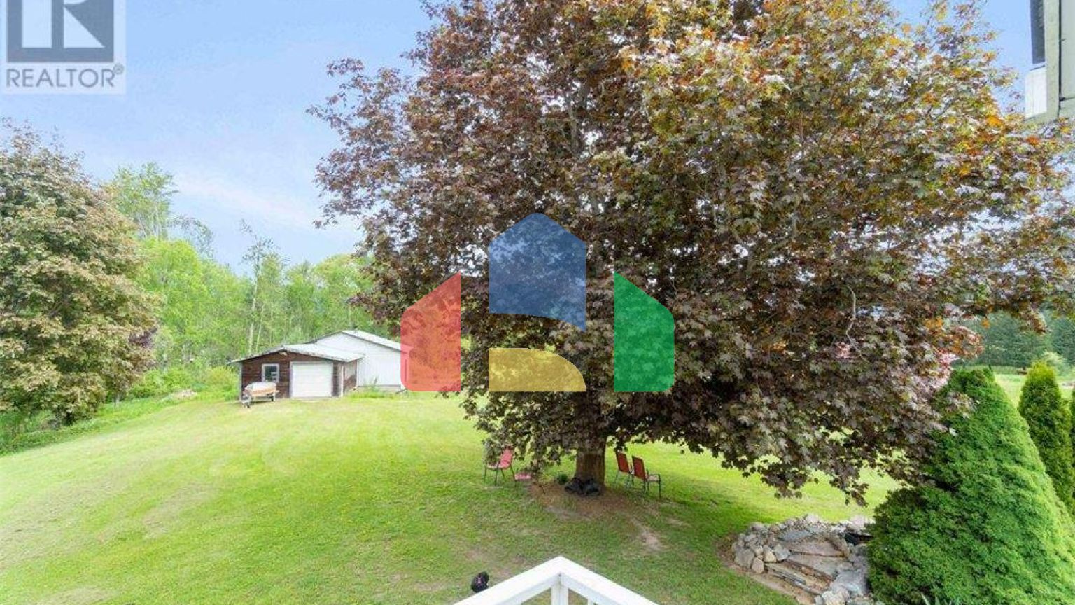 Residential - Single Family Home - Salmon Arm, Canada - Canada