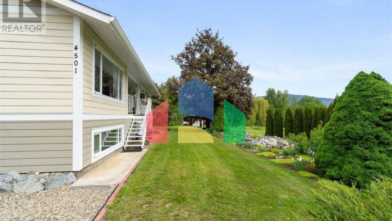 Residential - Single Family Home - Salmon Arm, Canada - Canada