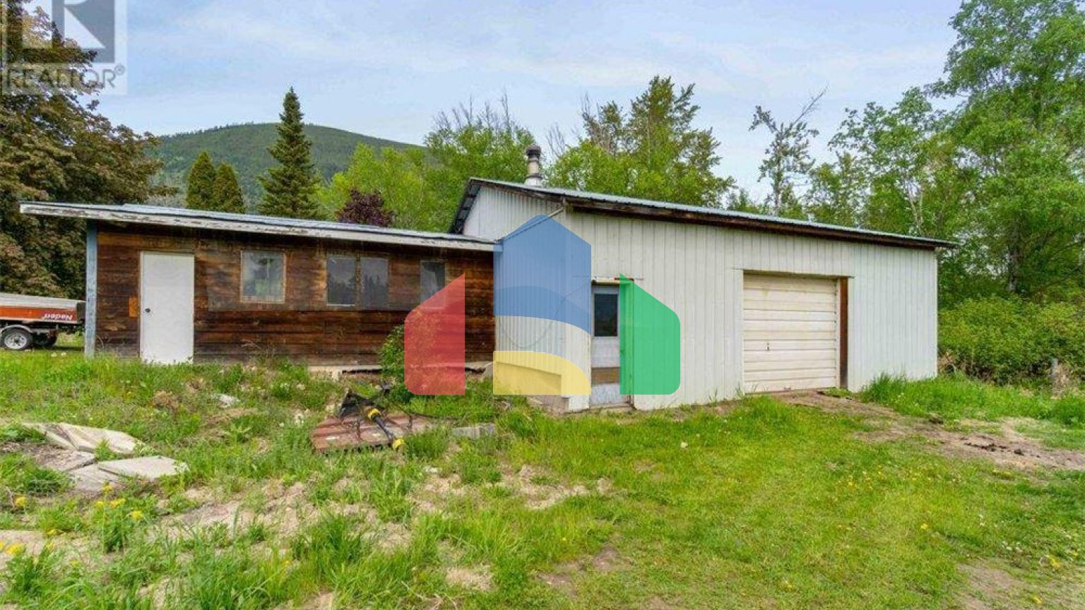 Residential - Single Family Home - Salmon Arm, Canada - Canada