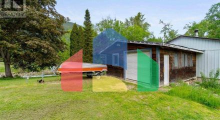 Residential - Single Family Home - Salmon Arm, Canada - Canada