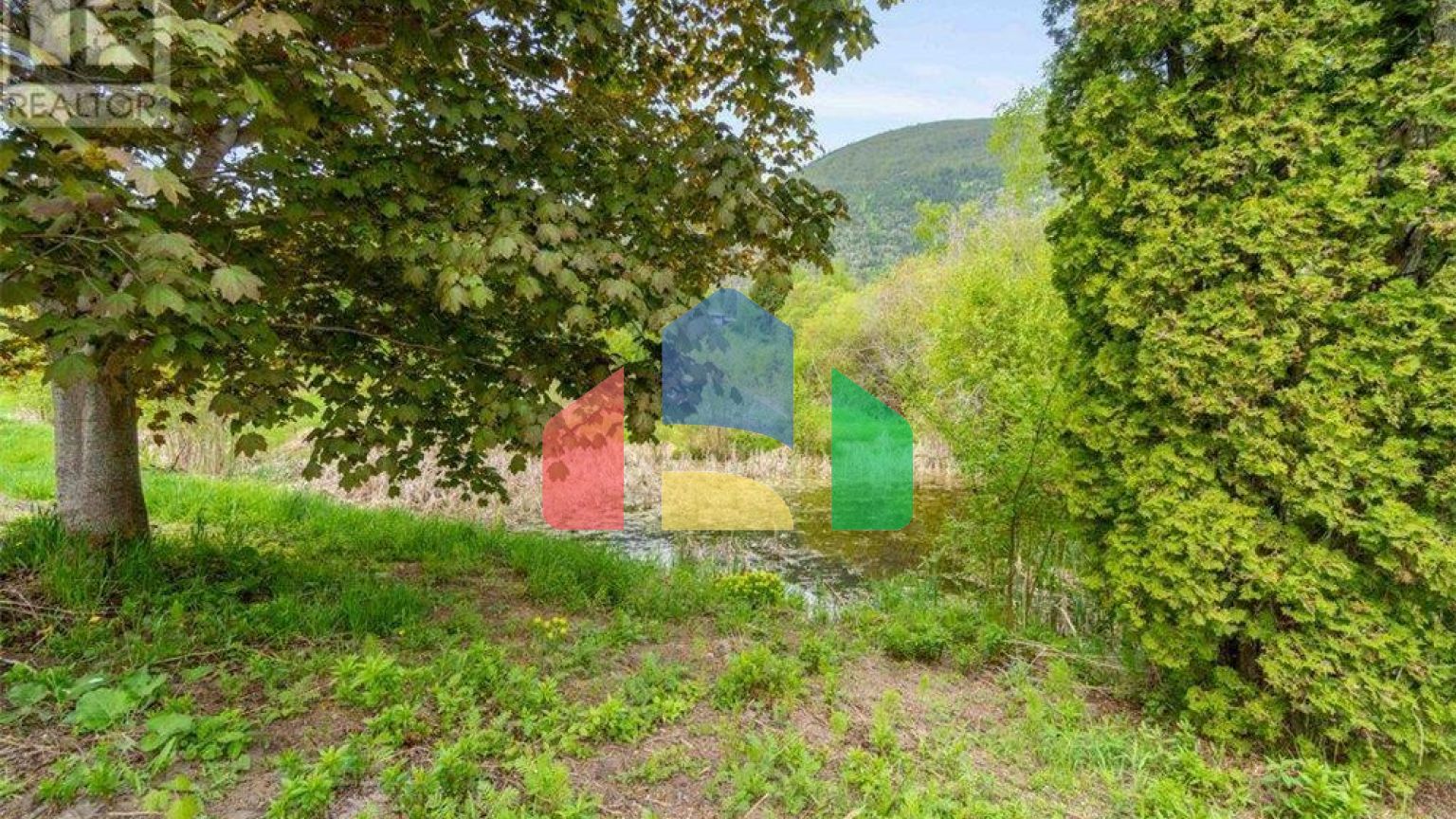 Residential - Single Family Home - Salmon Arm, Canada - Canada