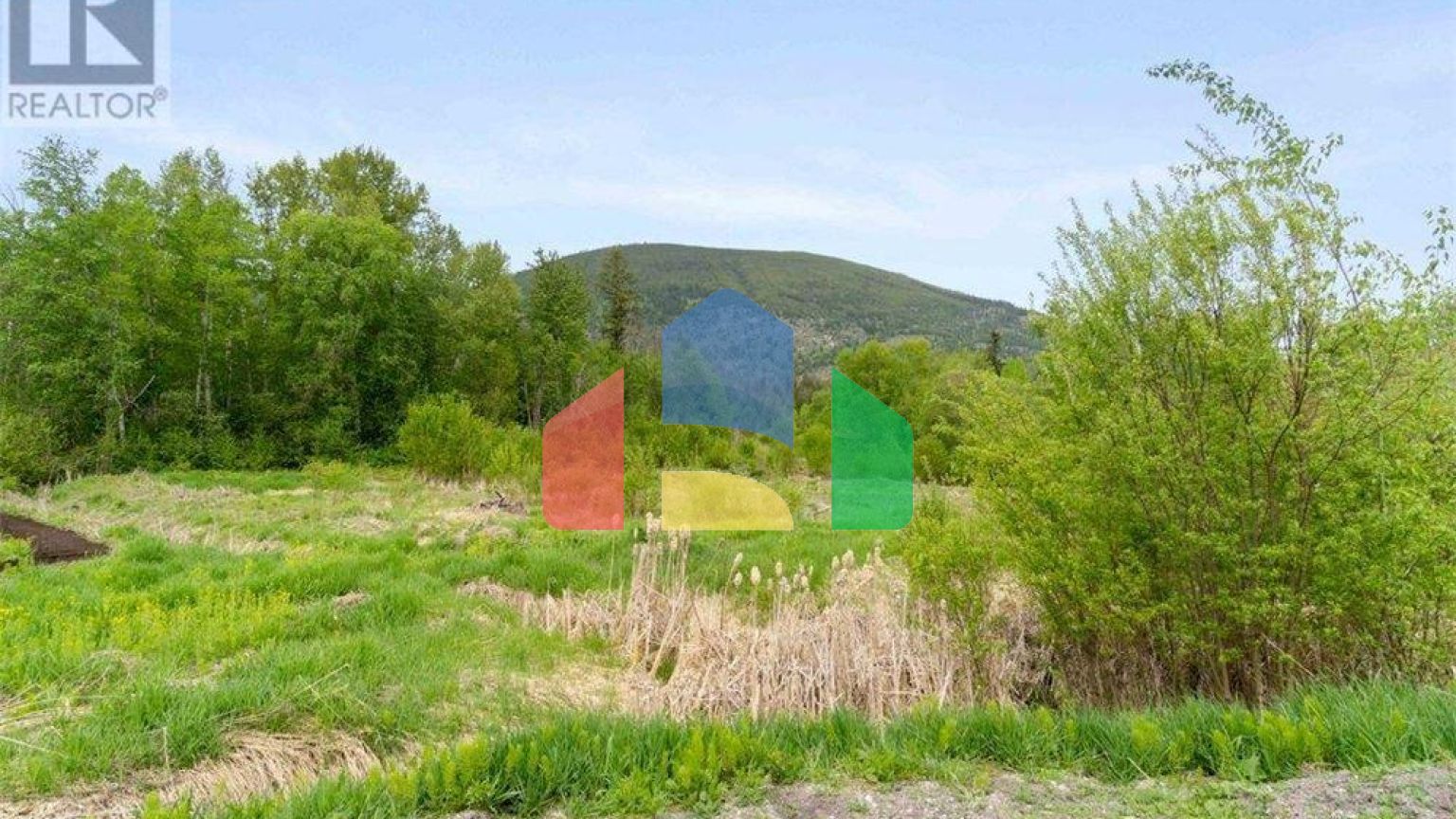 Residential - Single Family Home - Salmon Arm, Canada - Canada