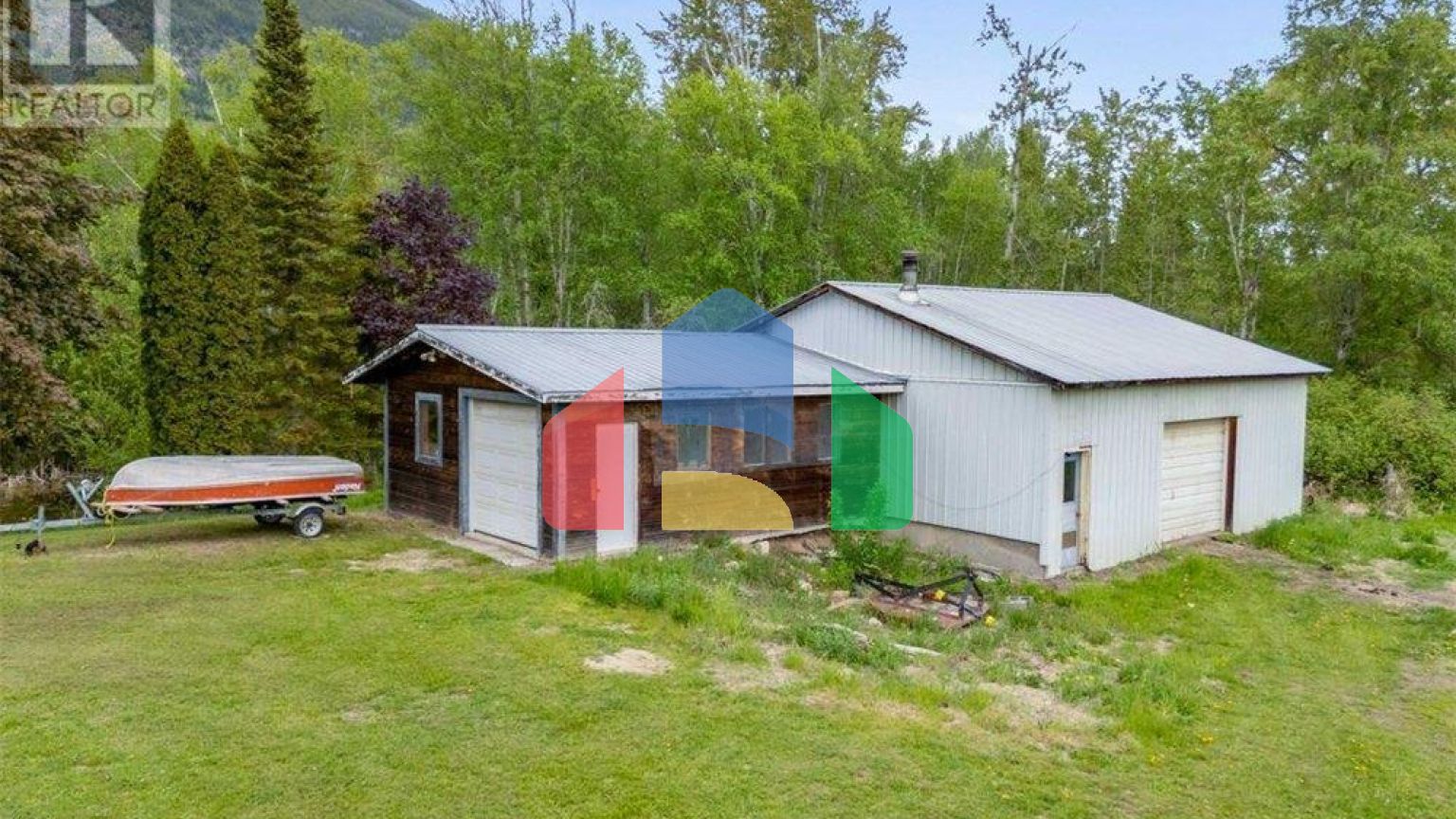 Residential - Single Family Home - Salmon Arm, Canada - Canada