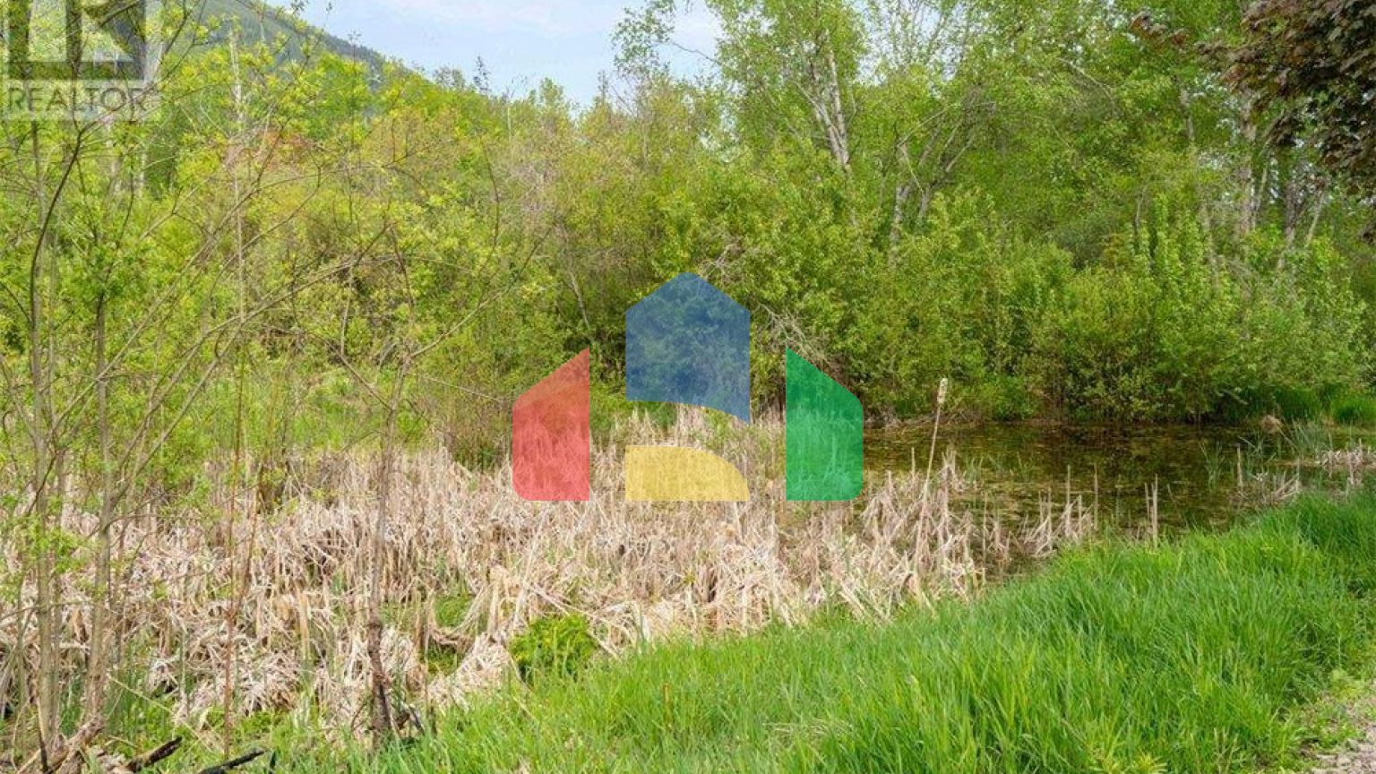 Residential - Single Family Home - Salmon Arm, Canada - Canada