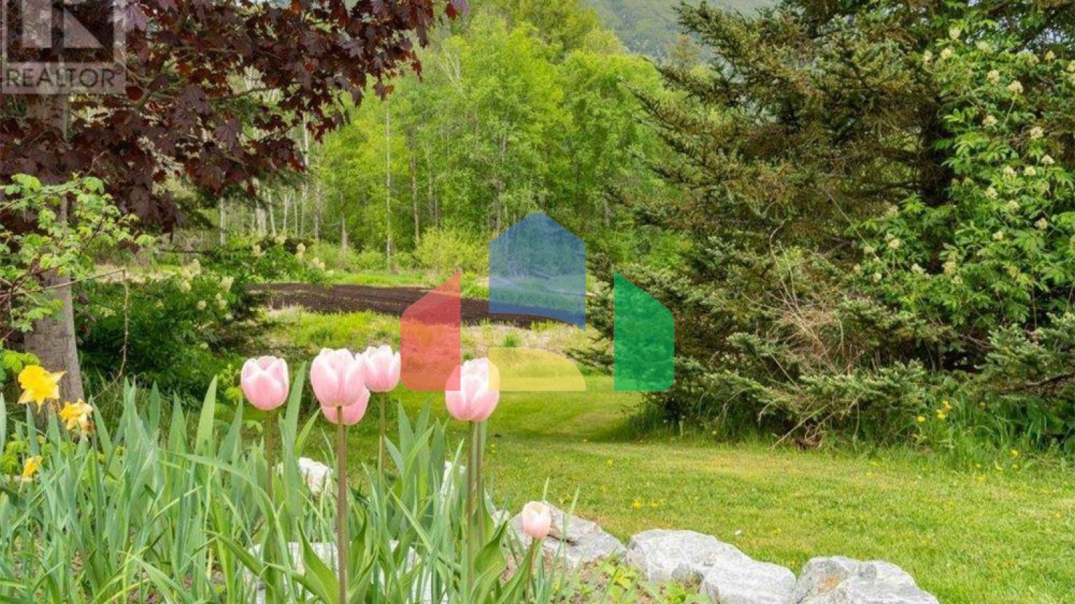 Residential - Single Family Home - Salmon Arm, Canada - Canada