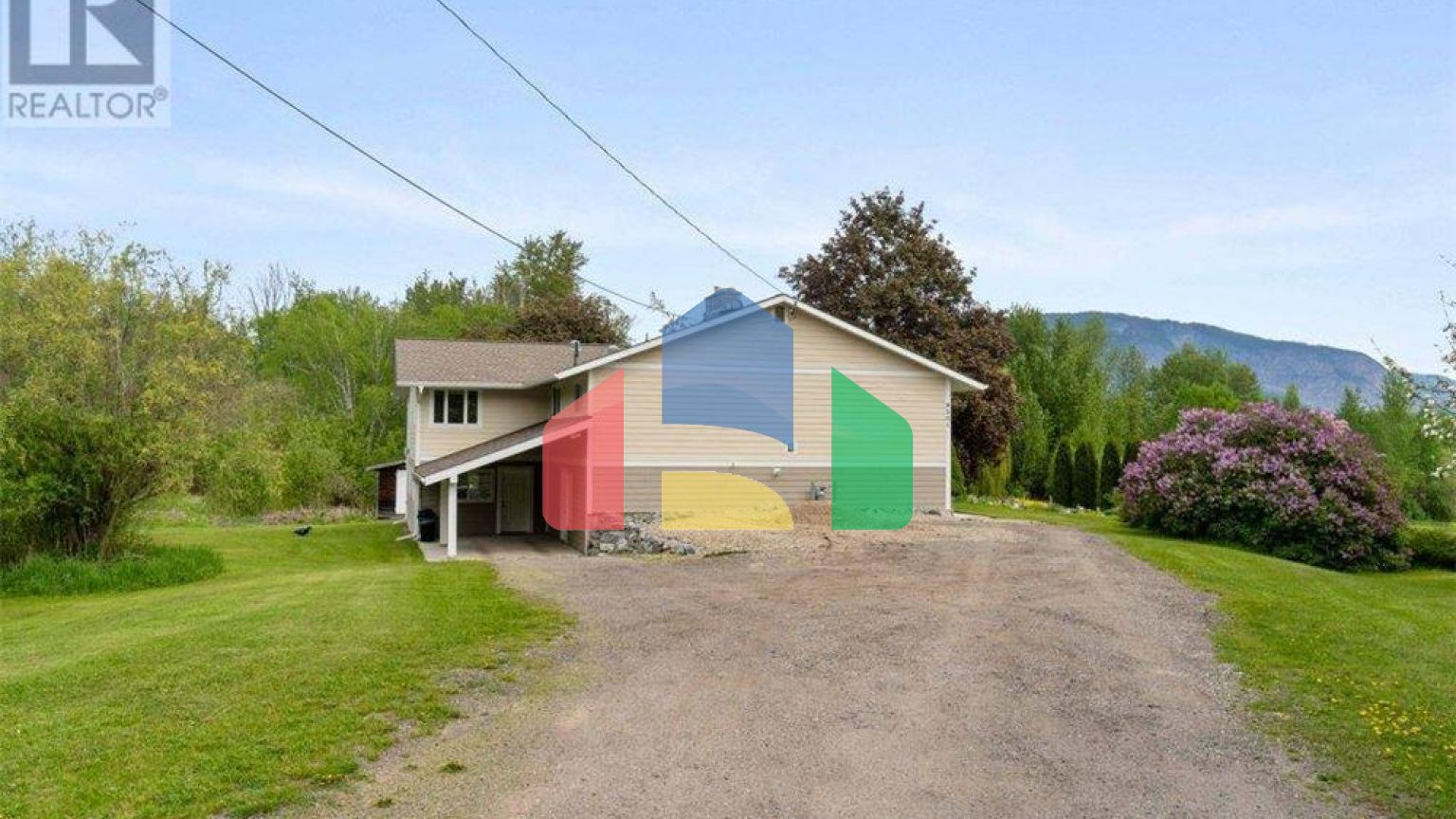 Residential - Single Family Home - Salmon Arm, Canada - Canada