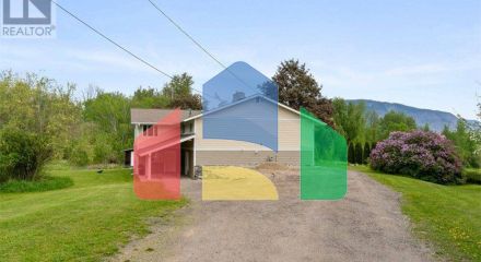 Residential - Single Family Home - Salmon Arm, Canada - Canada