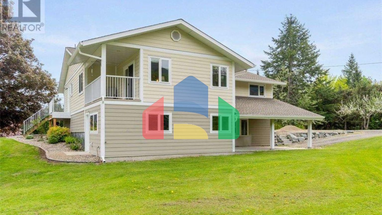 Residential - Single Family Home - Salmon Arm, Canada - Canada