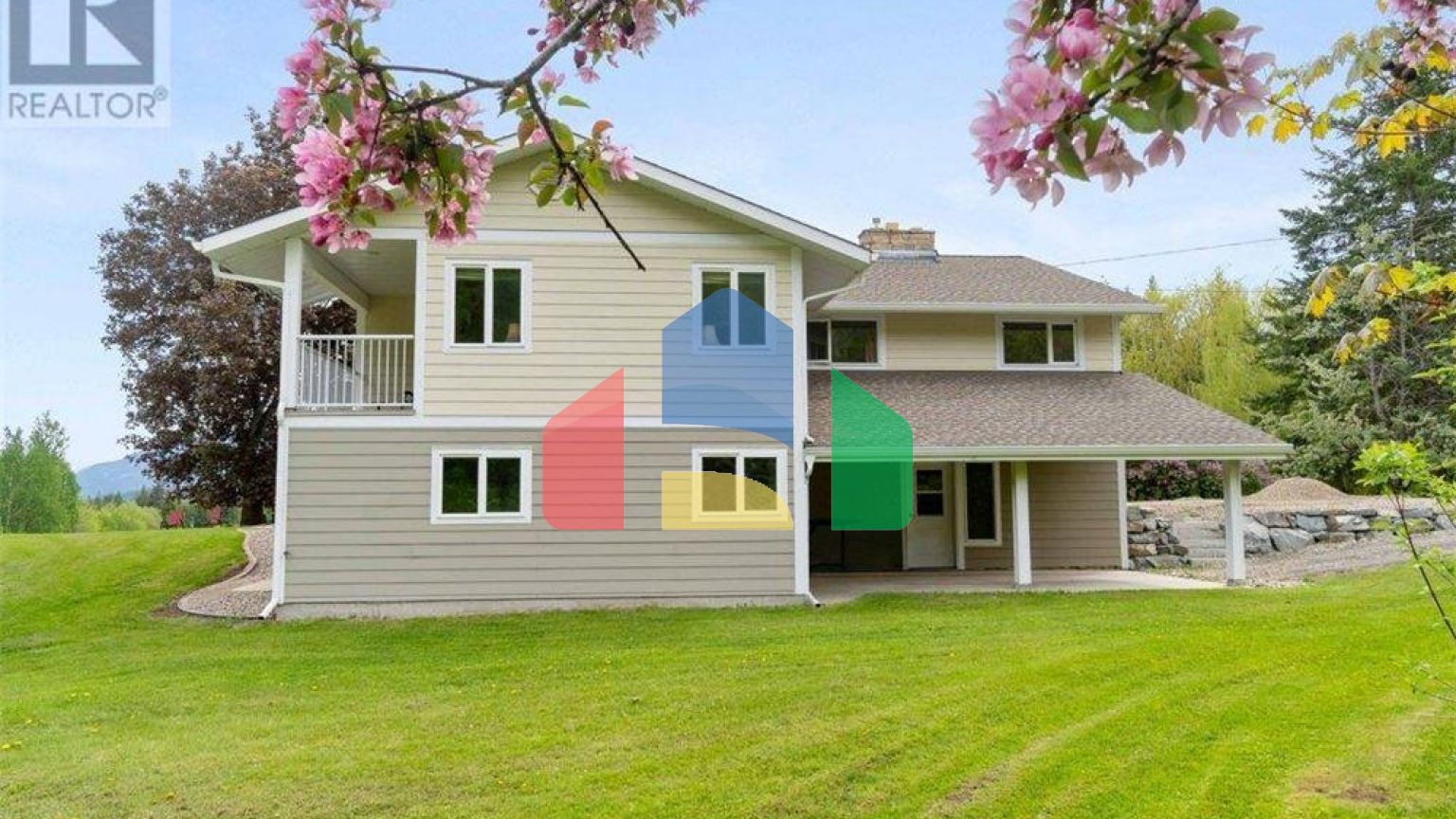 Residential - Single Family Home - Salmon Arm, Canada - Canada