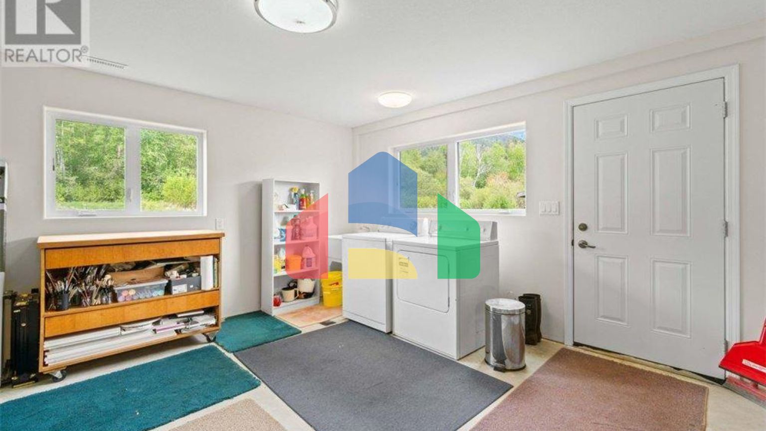 Residential - Single Family Home - Salmon Arm, Canada - Canada