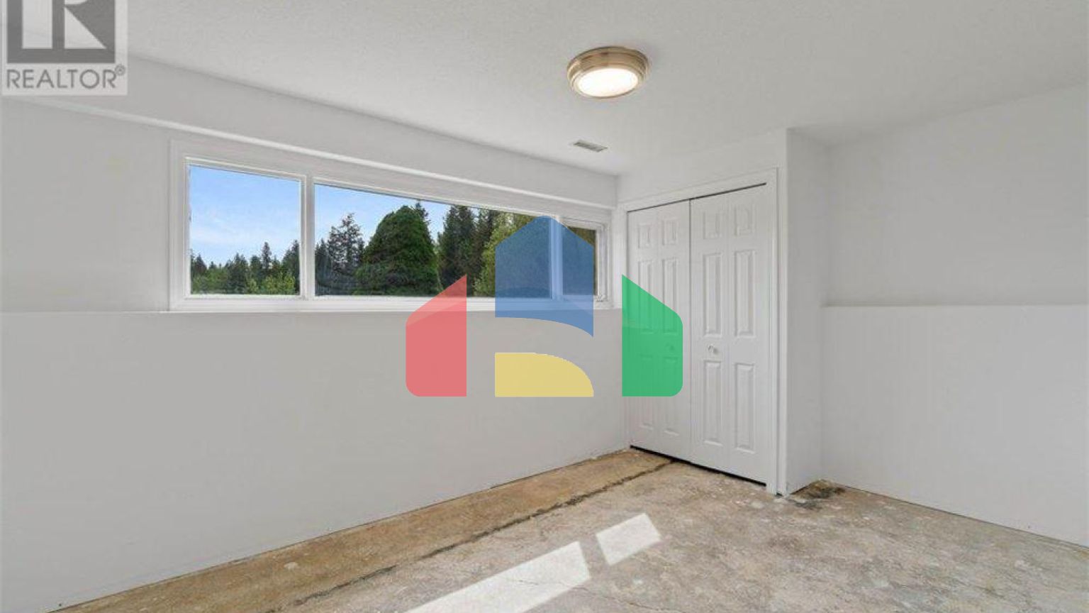 Residential - Single Family Home - Salmon Arm, Canada - Canada