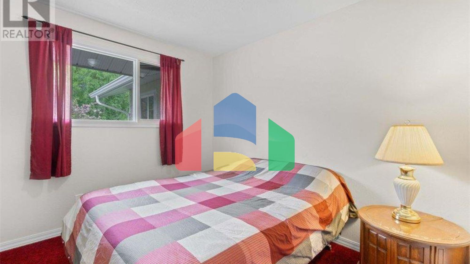 Residential - Single Family Home - Salmon Arm, Canada - Canada