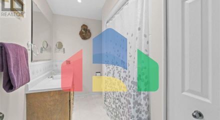 Residential - Single Family Home - Salmon Arm, Canada - Canada