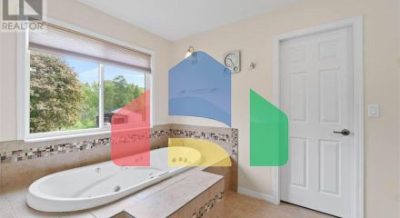 Residential - Single Family Home - Salmon Arm, Canada - Canada