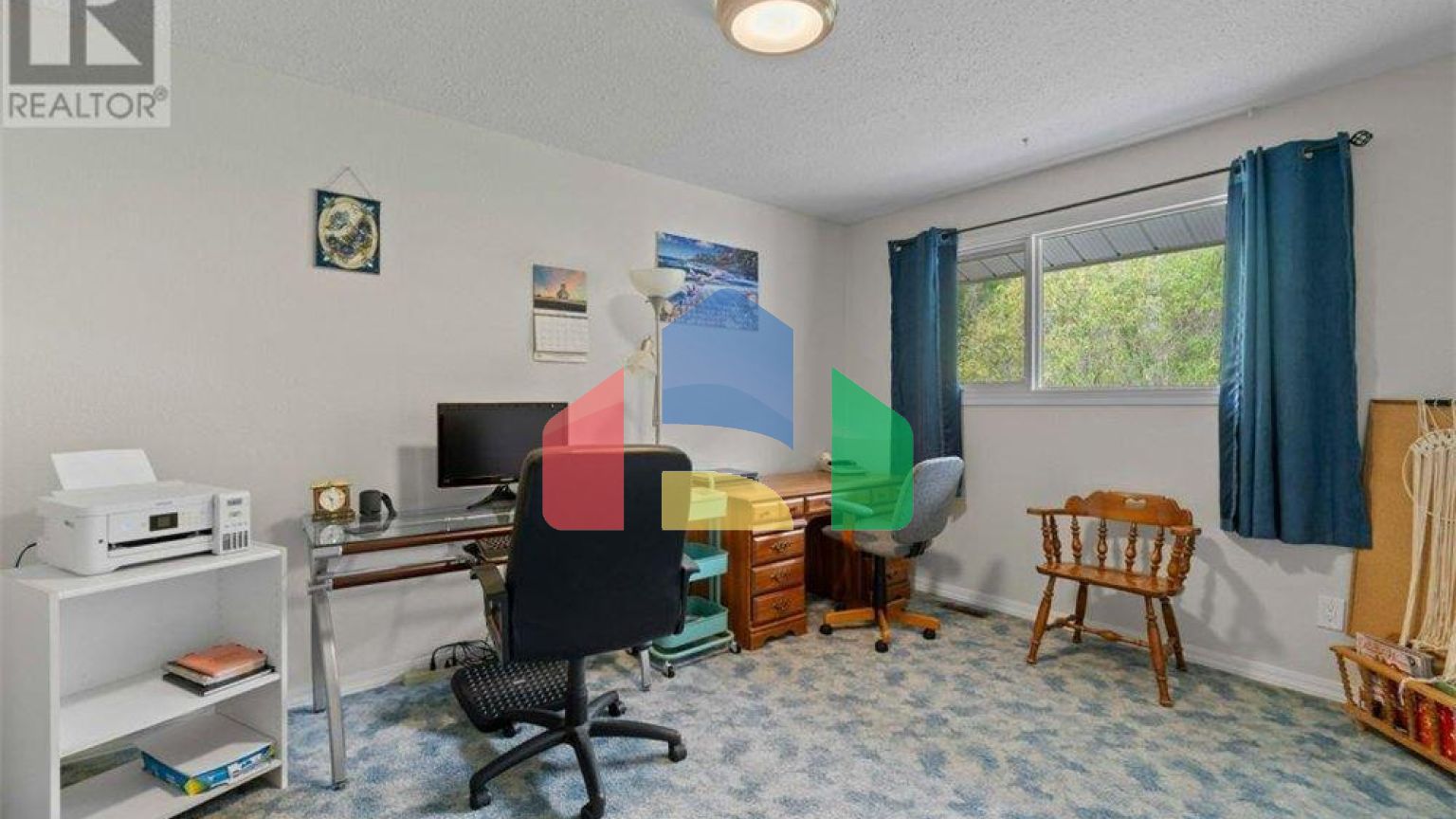 Residential - Single Family Home - Salmon Arm, Canada - Canada