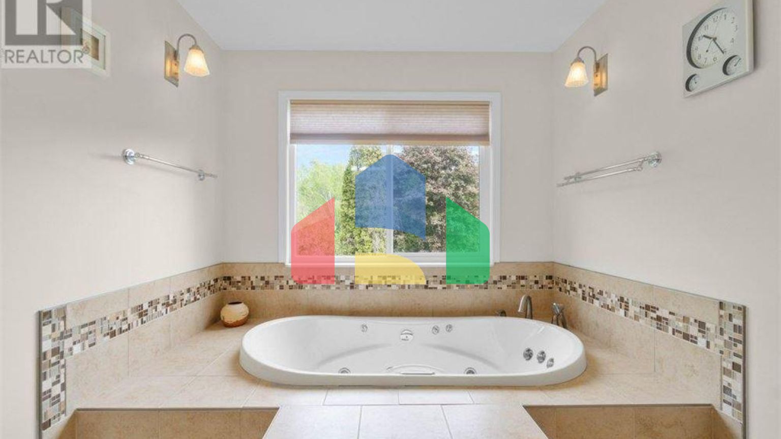 Residential - Single Family Home - Salmon Arm, Canada - Canada