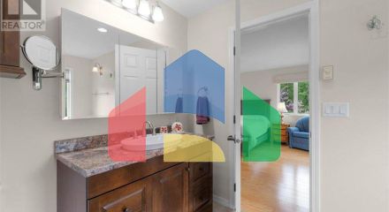 Residential - Single Family Home - Salmon Arm, Canada - Canada