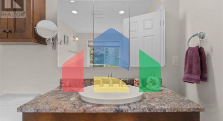 Residential - Single Family Home - Salmon Arm, Canada - Canada