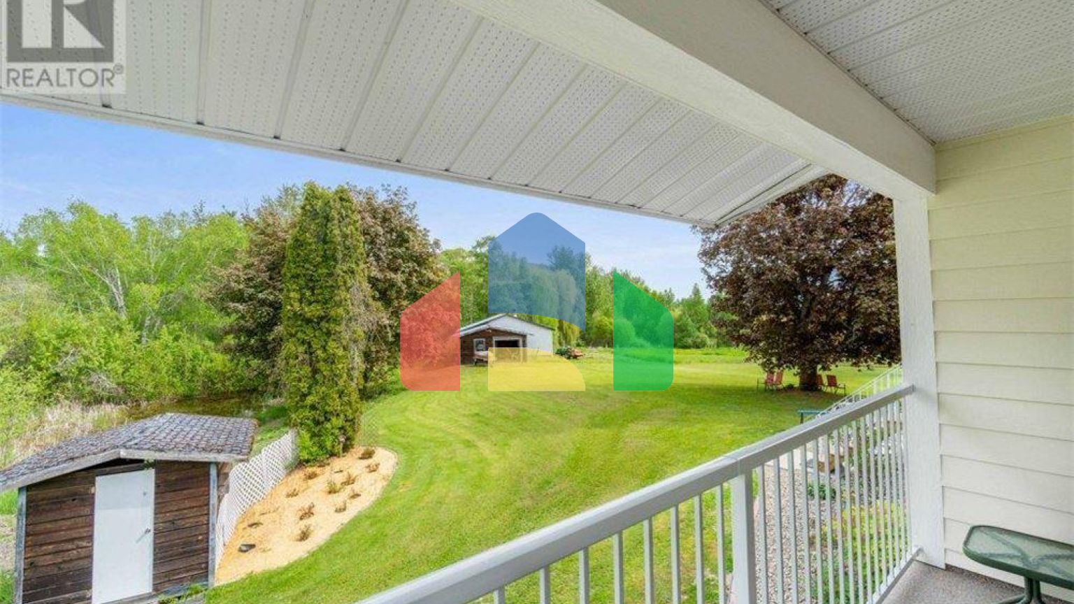 Residential - Single Family Home - Salmon Arm, Canada - Canada