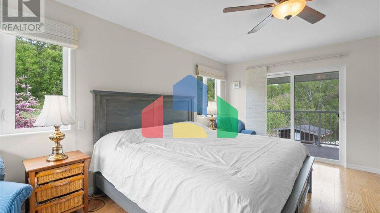 Residential - Single Family Home - Salmon Arm, Canada - Canada