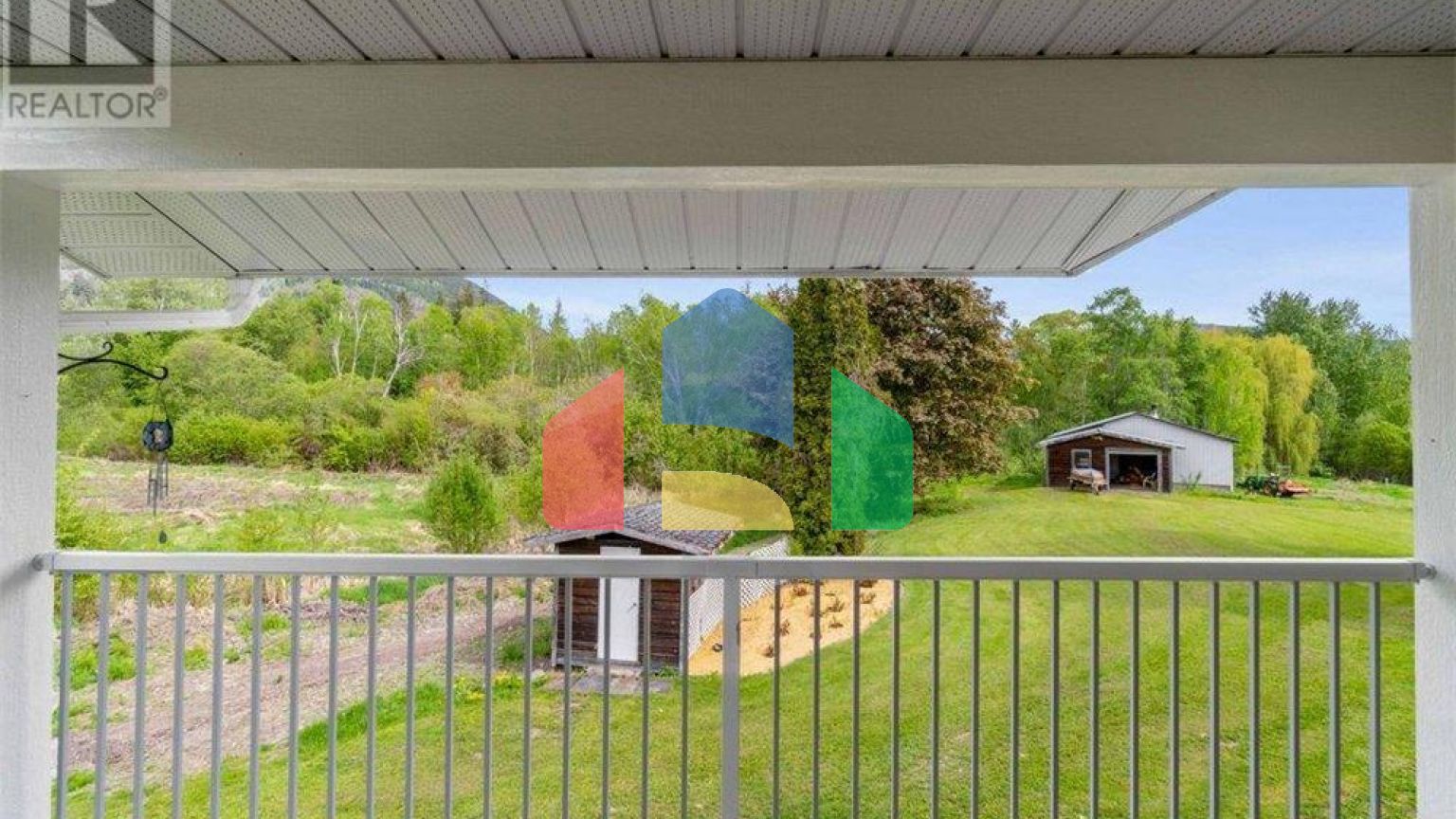 Residential - Single Family Home - Salmon Arm, Canada - Canada