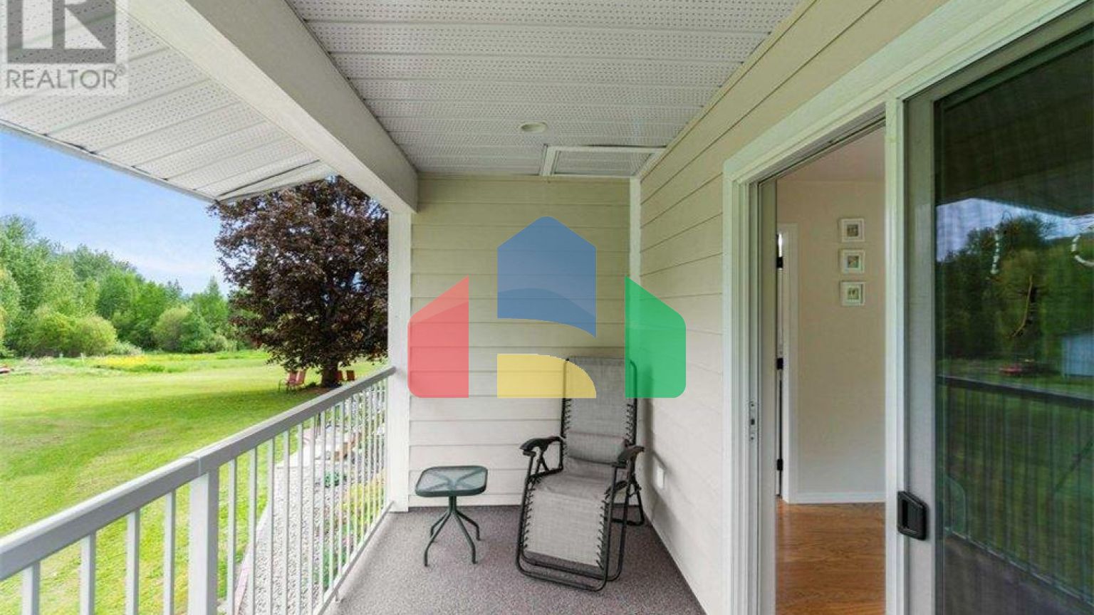 Residential - Single Family Home - Salmon Arm, Canada - Canada