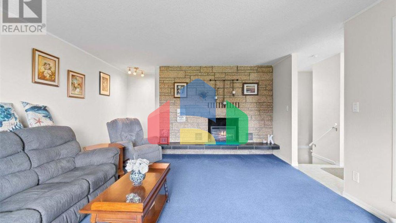 Residential - Single Family Home - Salmon Arm, Canada - Canada