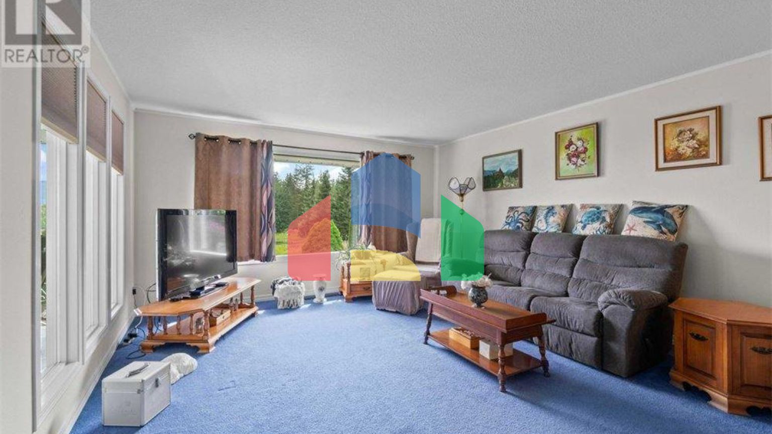 Residential - Single Family Home - Salmon Arm, Canada - Canada