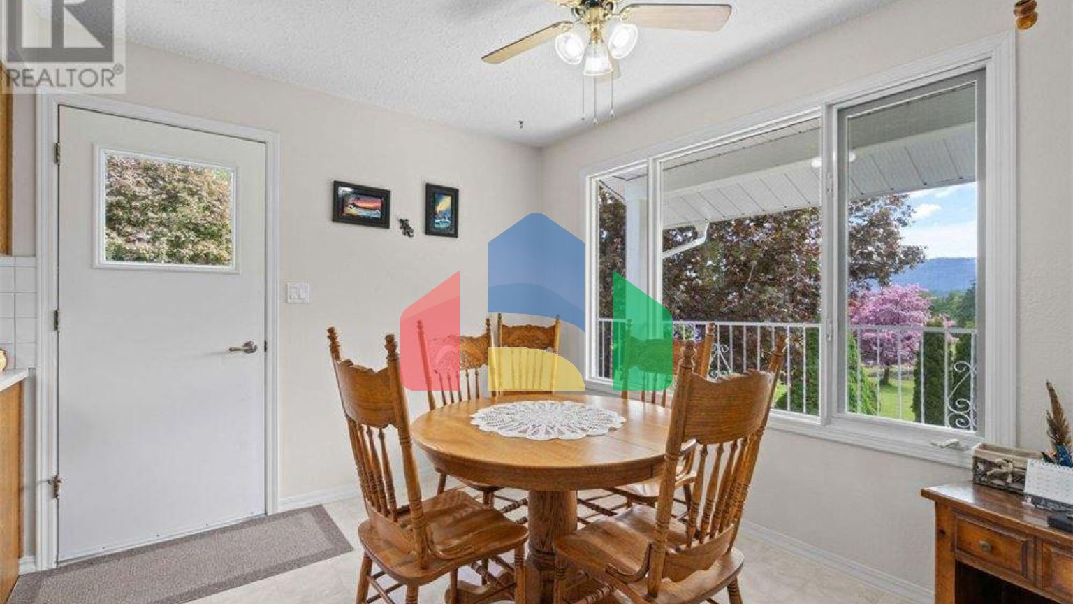 Residential - Single Family Home - Salmon Arm, Canada - Canada