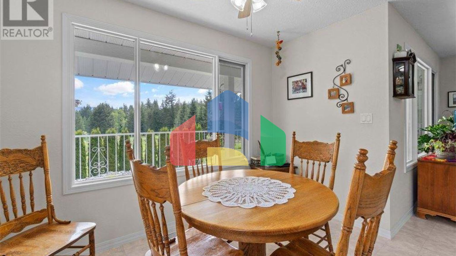 Residential - Single Family Home - Salmon Arm, Canada - Canada