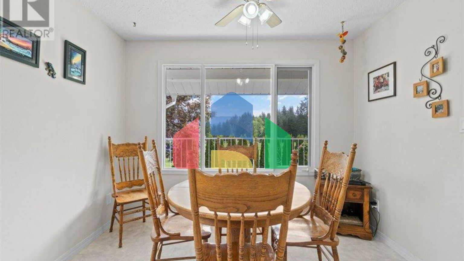 Residential - Single Family Home - Salmon Arm, Canada - Canada