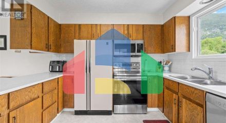 Residential - Single Family Home - Salmon Arm, Canada - Canada