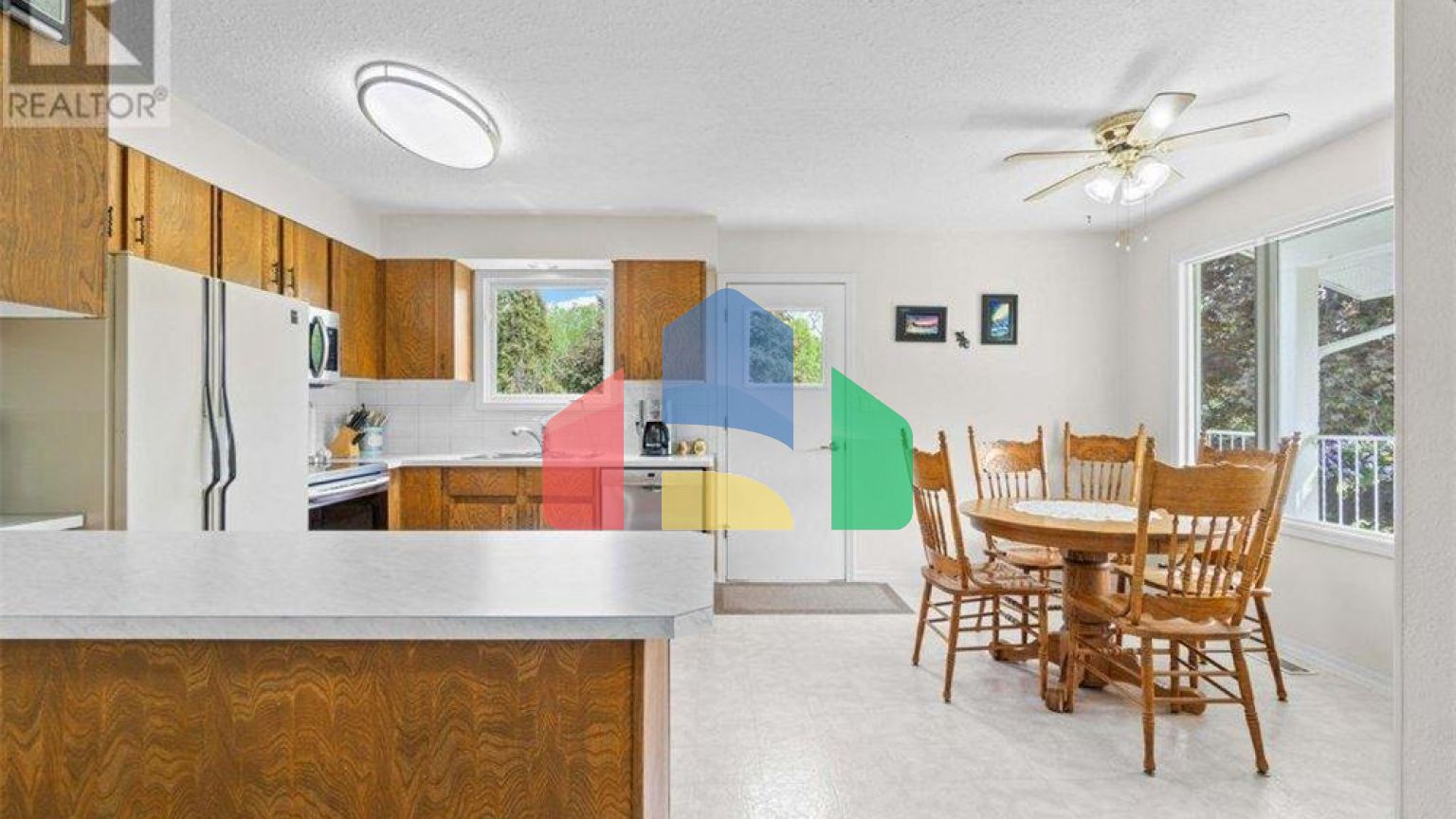 Residential - Single Family Home - Salmon Arm, Canada - Canada