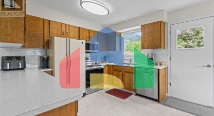 Residential - Single Family Home - Salmon Arm, Canada - Canada