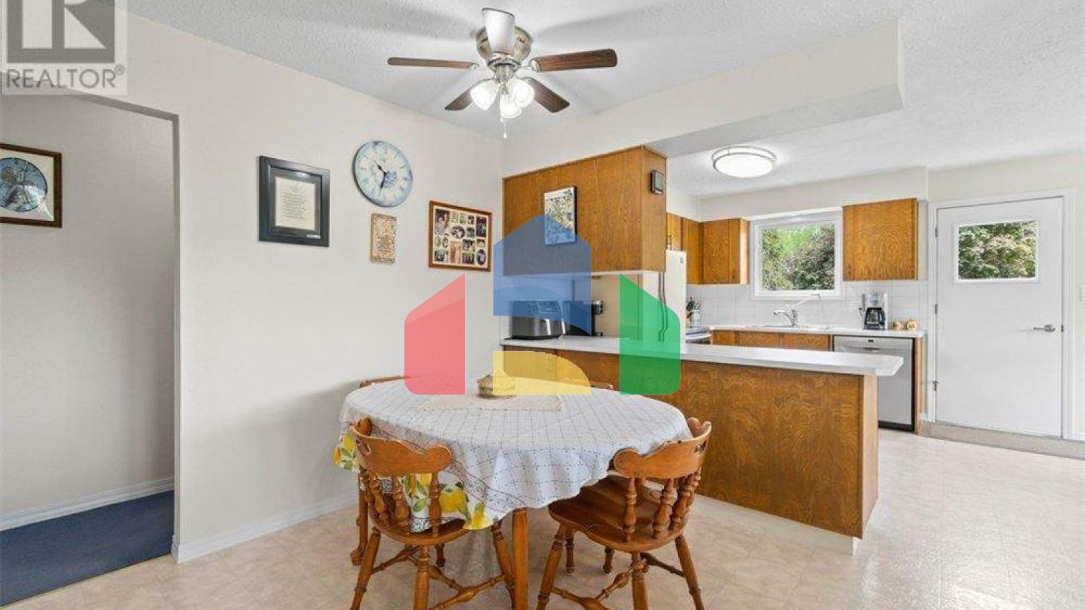 Residential - Single Family Home - Salmon Arm, Canada - Canada