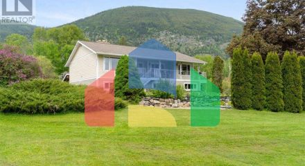 Residential - Single Family Home - Salmon Arm, Canada - Canada
