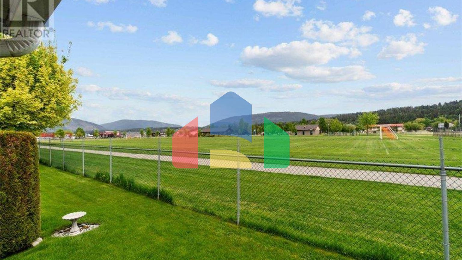 Residential - Townhouse - Salmon Arm, Canada - Canada