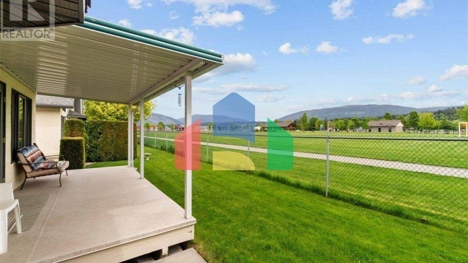 Residential - Townhouse - Salmon Arm, Canada - Canada