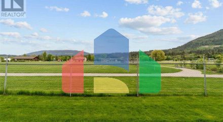 Residential - Townhouse - Salmon Arm, Canada - Canada