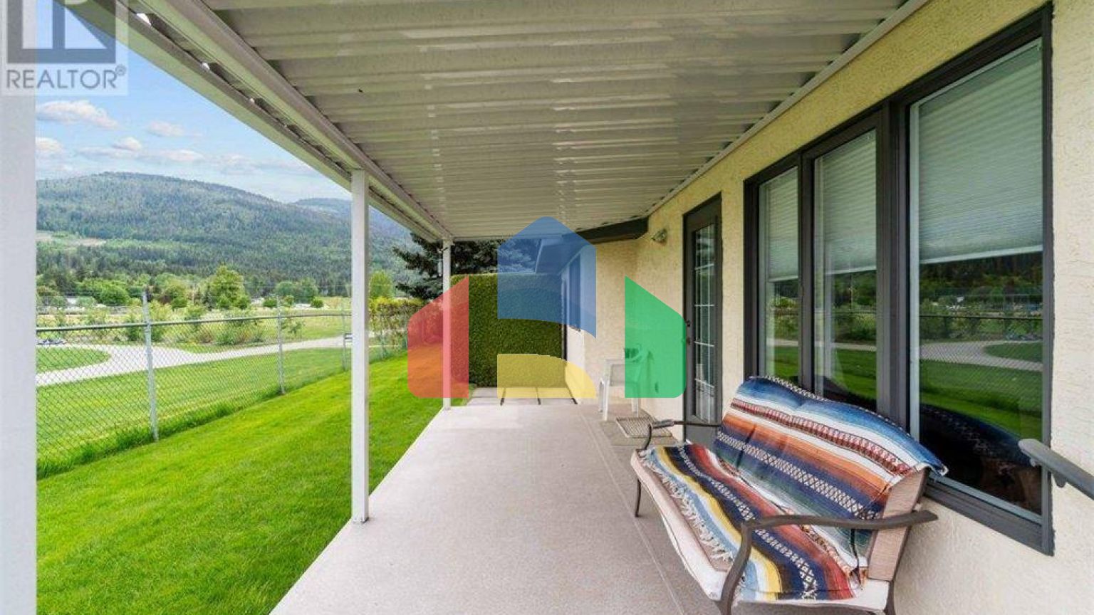 Residential - Townhouse - Salmon Arm, Canada - Canada