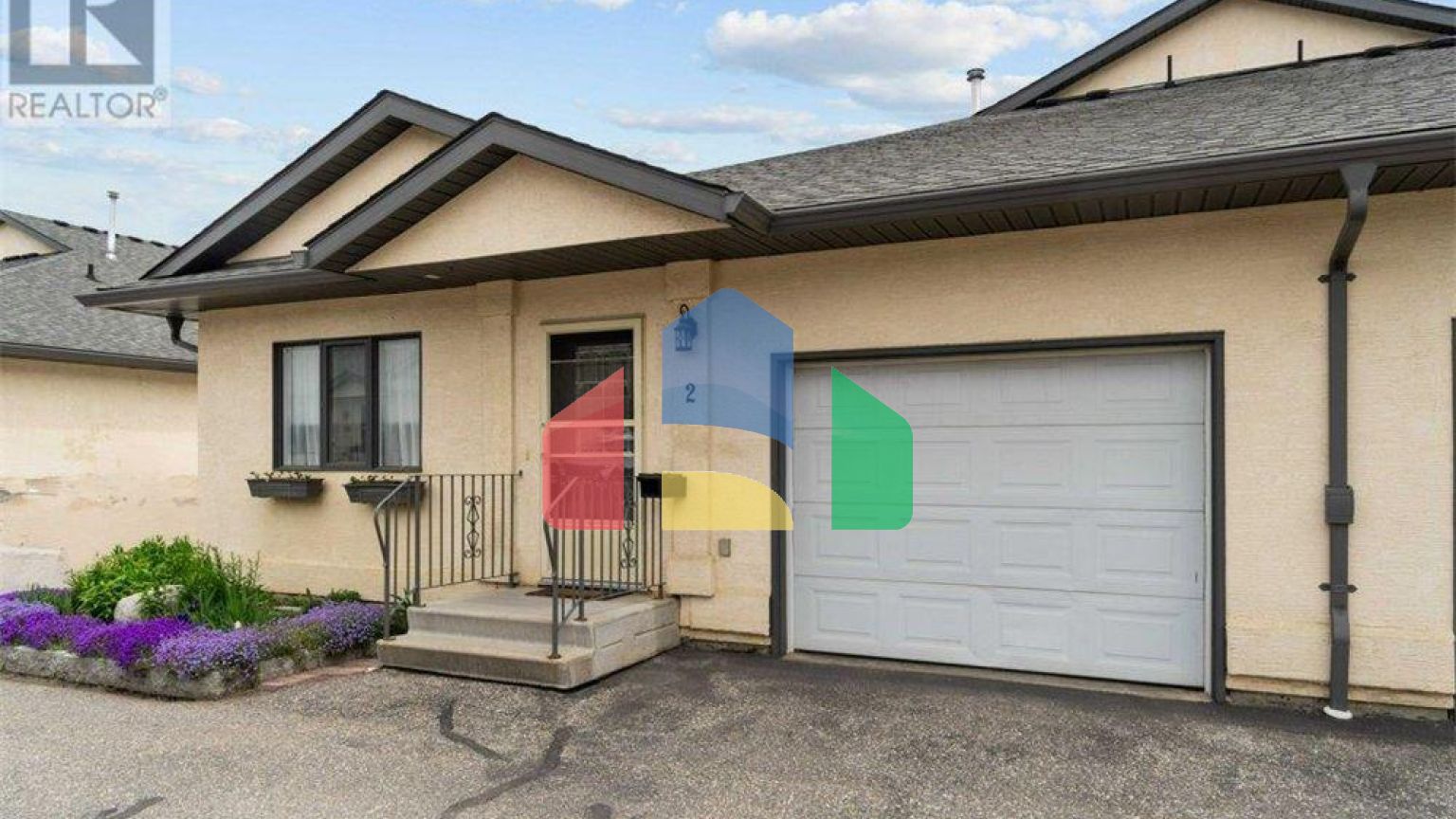 Residential - Townhouse - Salmon Arm, Canada - Canada