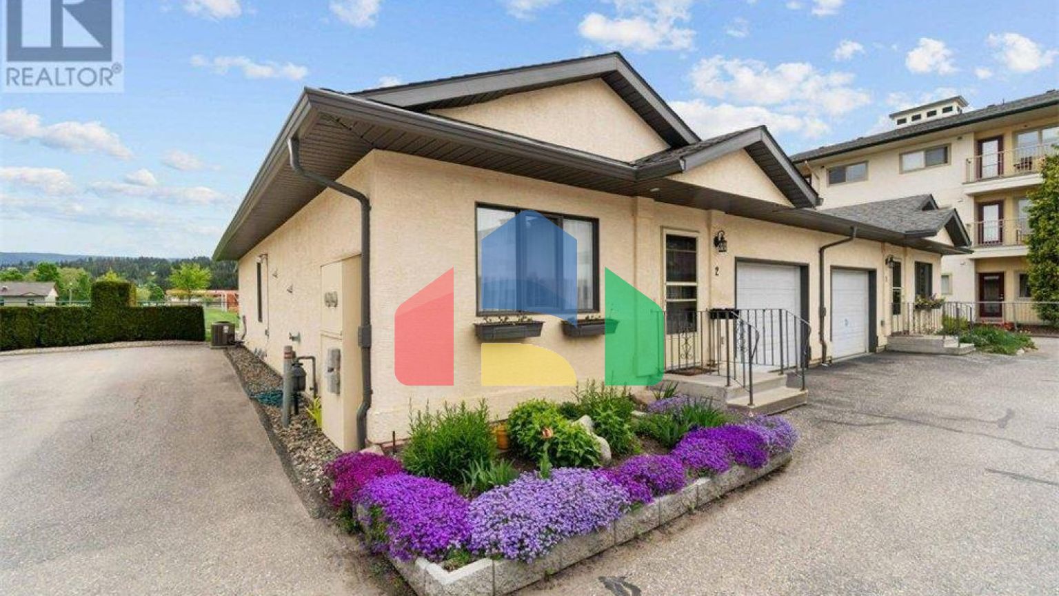 Residential - Townhouse - Salmon Arm, Canada - Canada