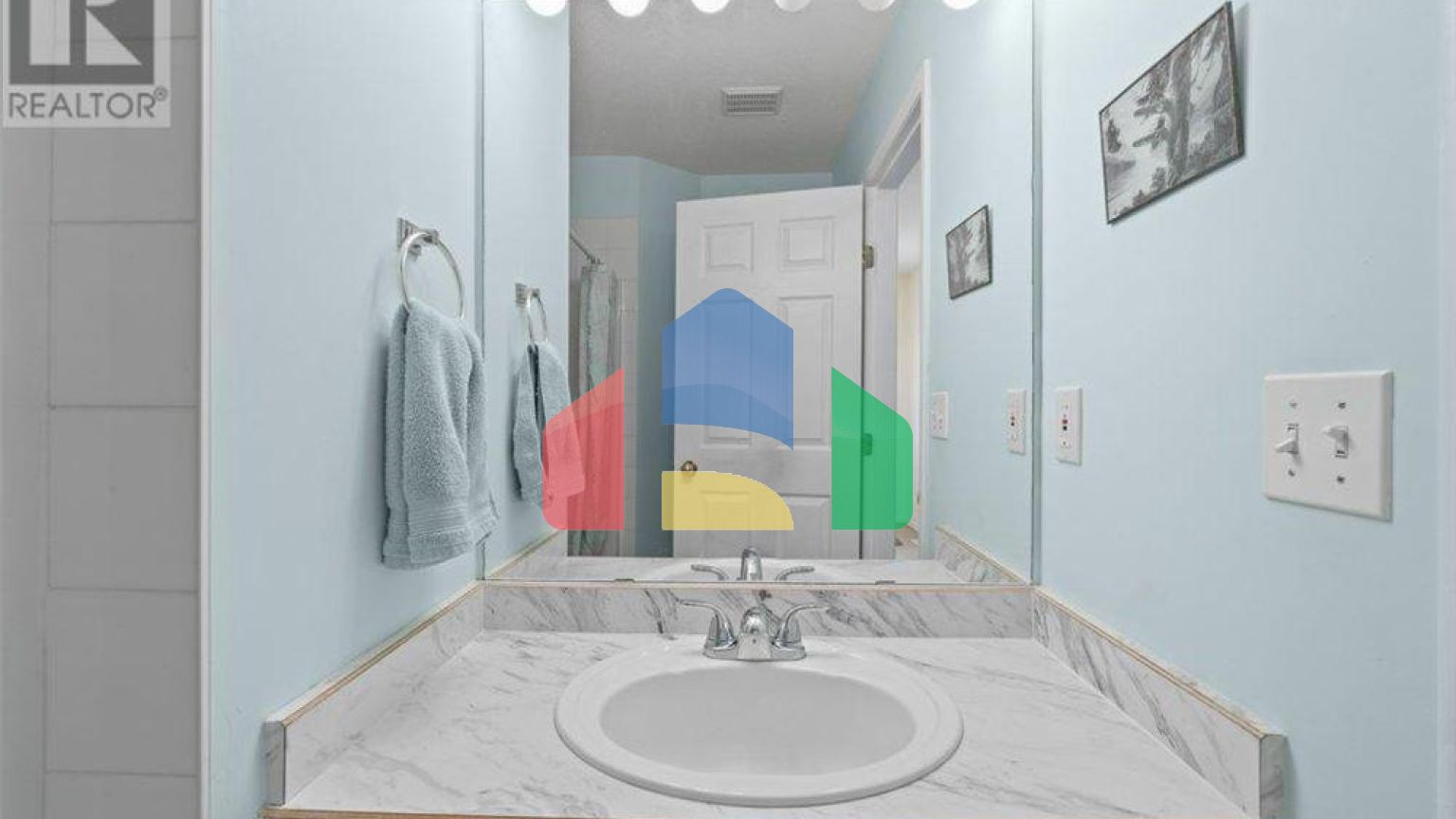 Residential - Townhouse - Salmon Arm, Canada - Canada